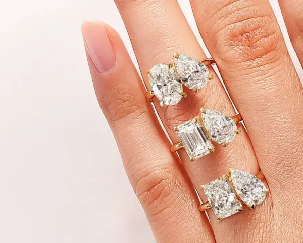 Three rings, each with two diamonds, symbolize the "toi et moi" meaning of "you and me.