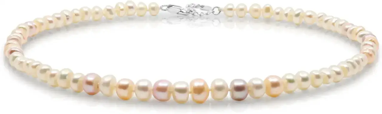 A delicate pearl bracelet, showcasing the spiritual meaning of pearls: purity, wisdom, and integrity.